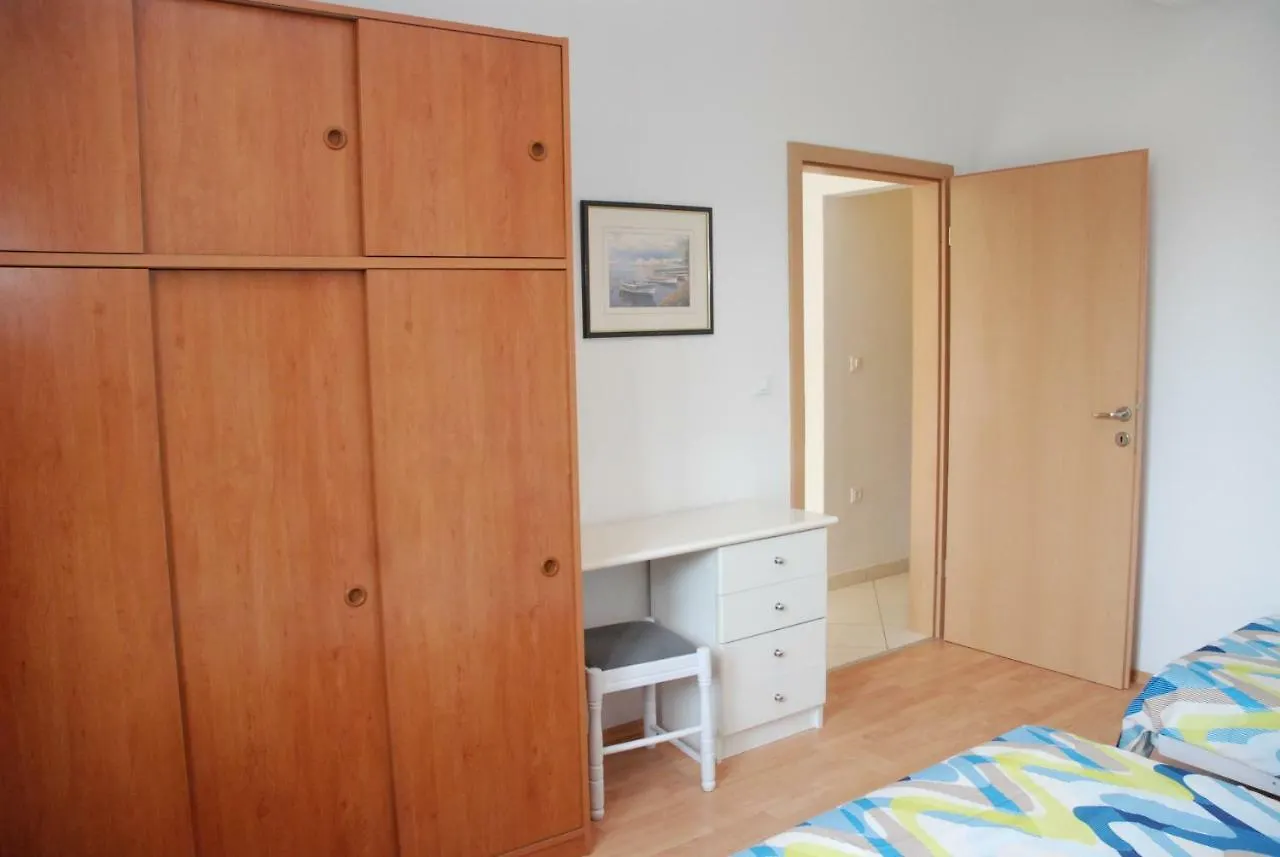 Apartmani Radin Rosini 3*,